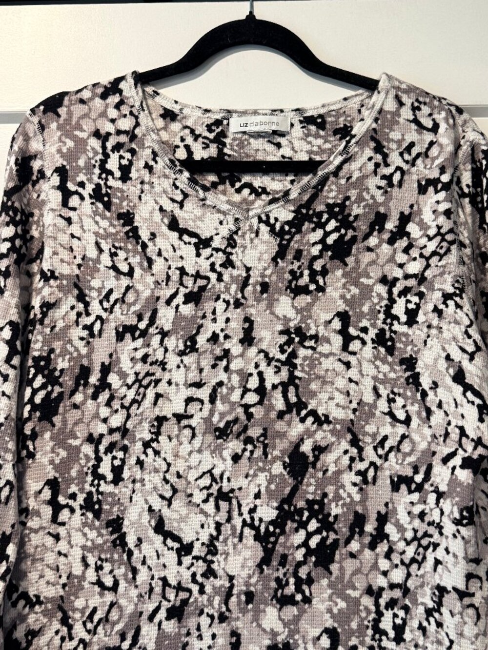 Liz Claiborne Modern Black & White Camo Print Thermal Long Sleeve Tee
